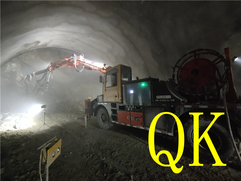 混凝土泵 濕噴臺車 青科重工 混凝土泵 濕噴臺車 青科重工