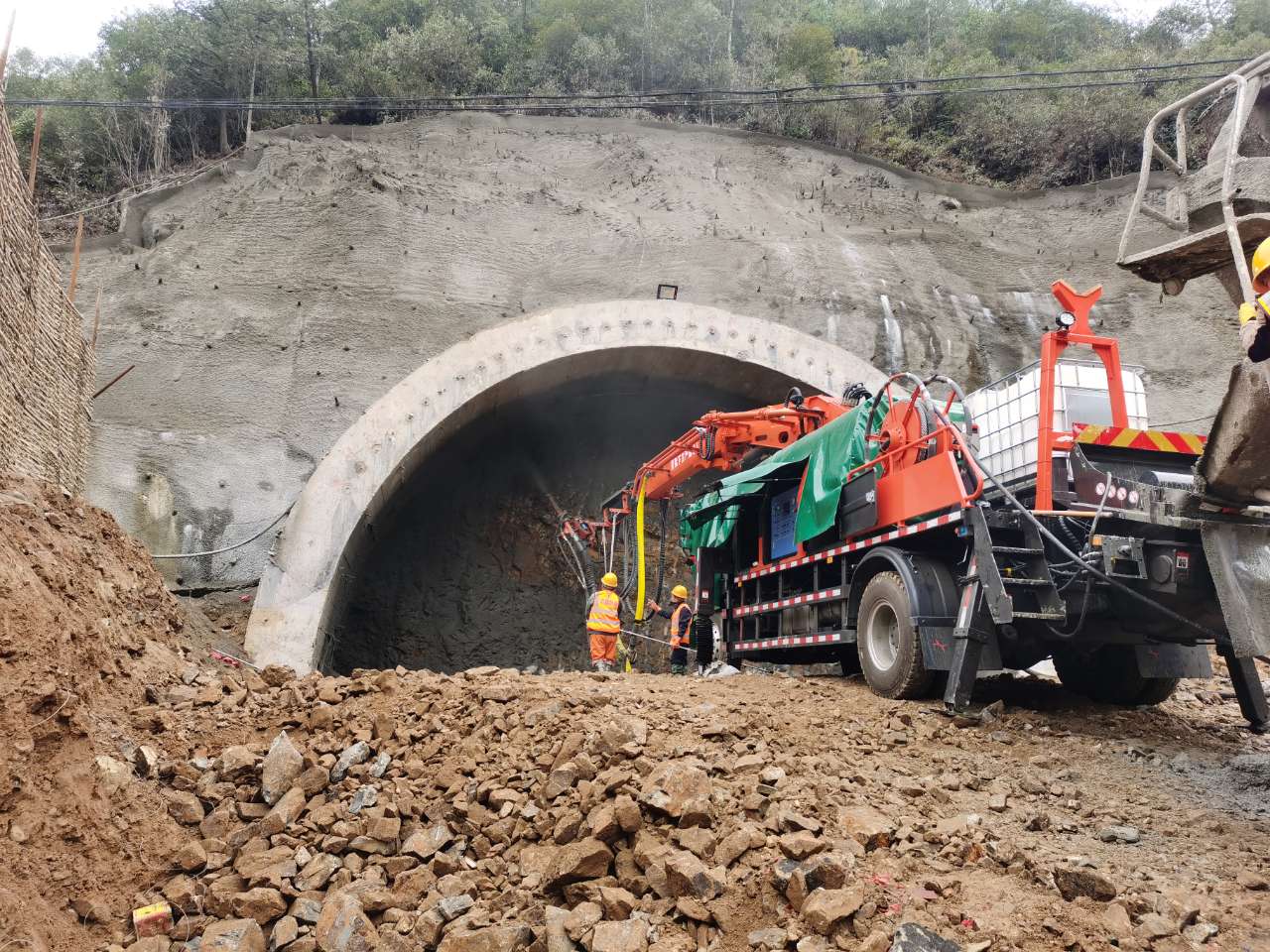 混凝土泵 青科重工 濕噴臺車 混凝土泵 青科重工 濕噴臺車