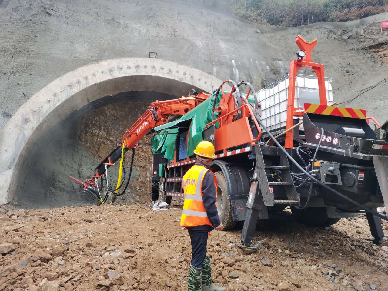 混凝土泵 青科重工 濕噴臺車 混凝土泵 青科重工 濕噴臺車