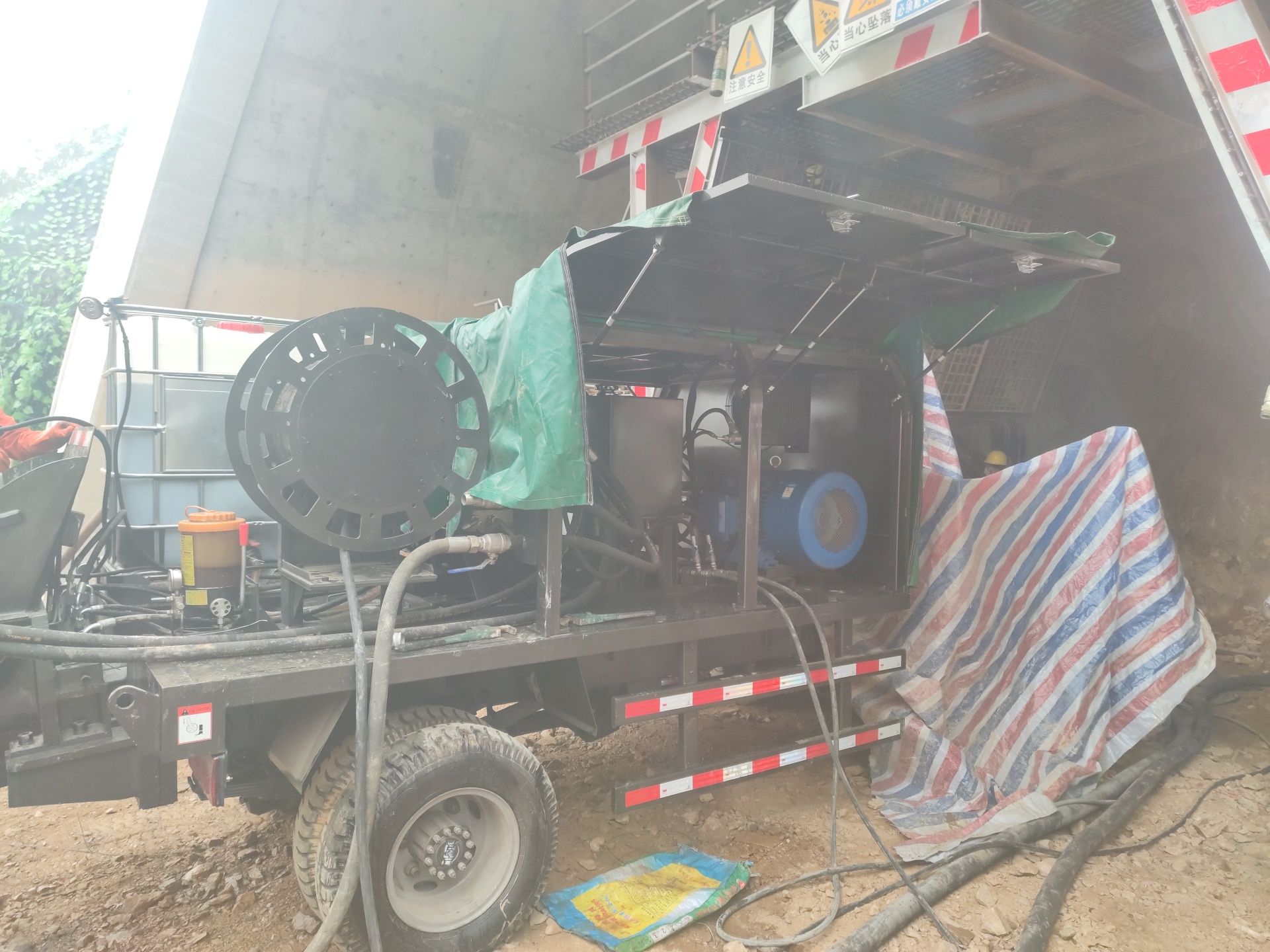 混凝土泵 濕噴臺車 青科重工 混凝土泵 濕噴臺車 青科重工