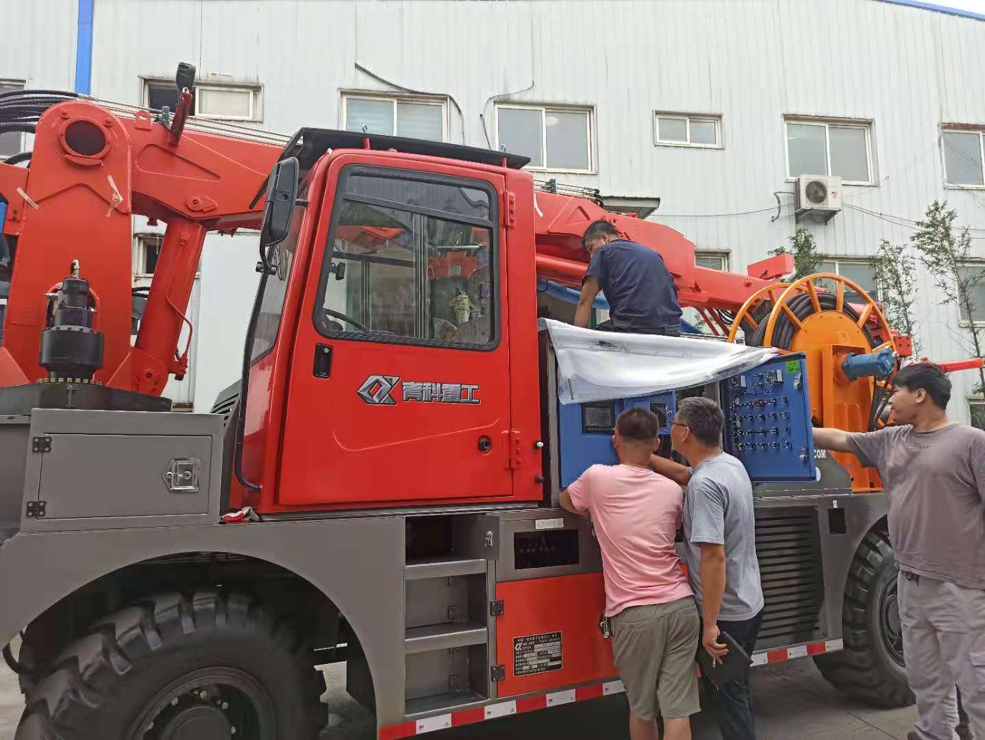混凝土泵 青科重工 濕噴臺車 混凝土泵 青科重工 濕噴臺車